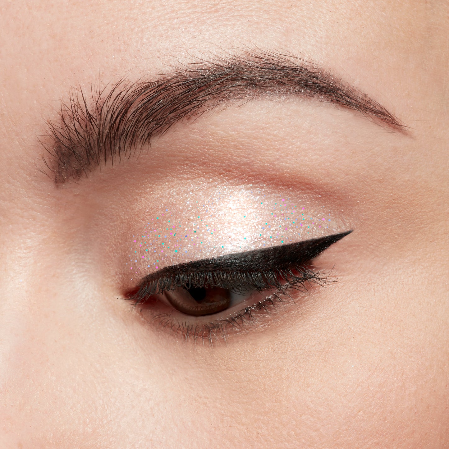 Glitter & Glow Liquid Eye Shadow
