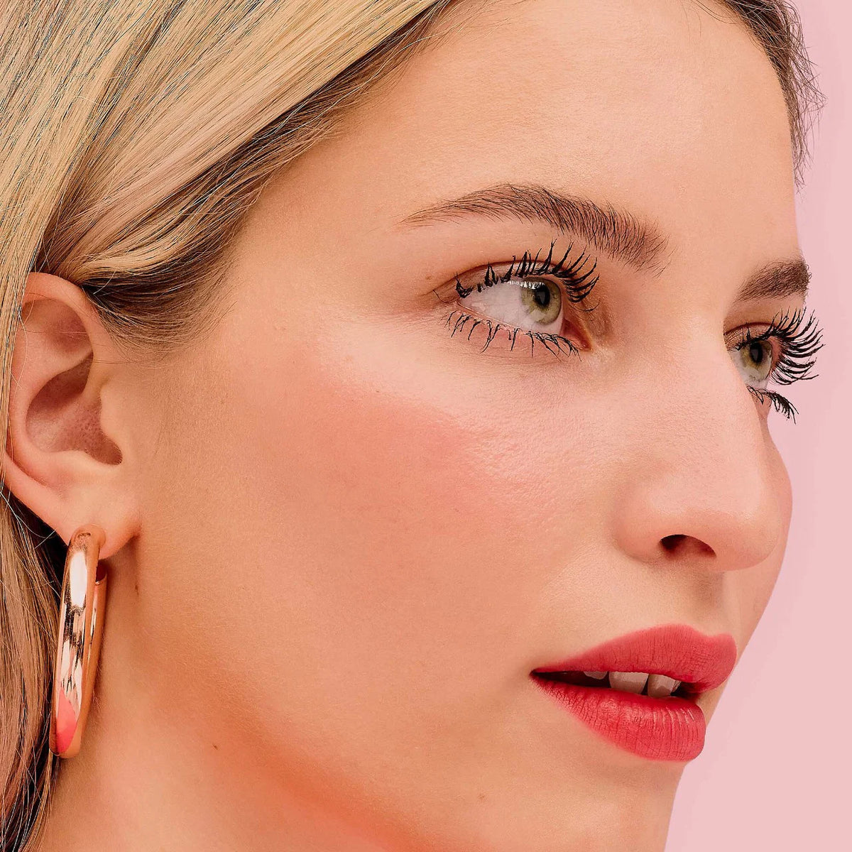 They're Real! Magnet Extreme Lengthening Mascara